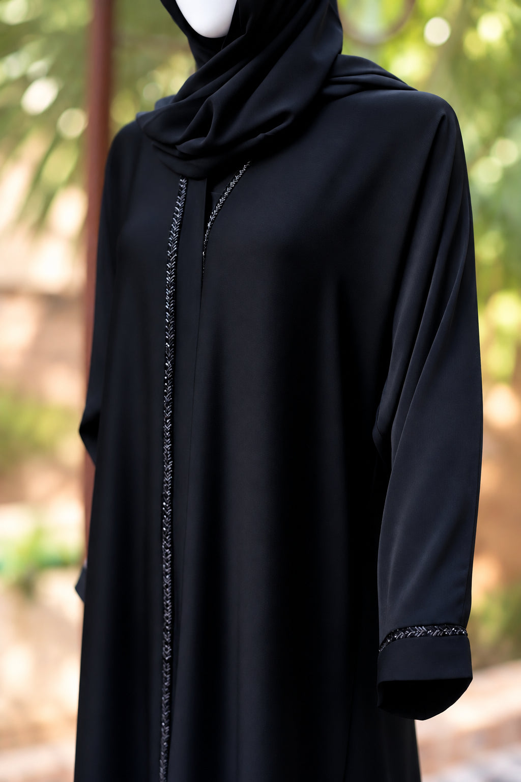 Close detailing Straight Line Katdana Black Abaya | Hayae' Premium Abaya 